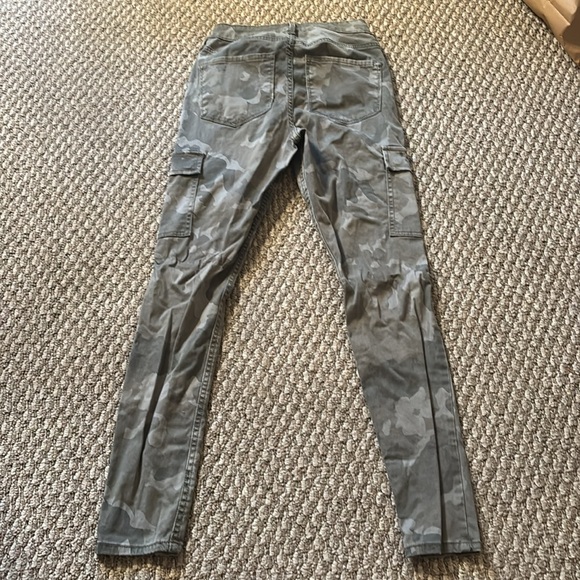 Women's Camouflage Cargo Pants - Picture 2 of 2
